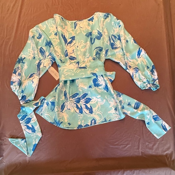 NWT Carlisle Floral Blue/White 100% Silk Blouse w/ scarf belt Size 12/Large $498 - Picture 4 of 12